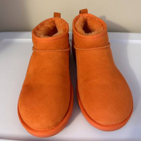 UGG Womens Classic Ultra Mini Ankle Boot - Picture 4 of 8